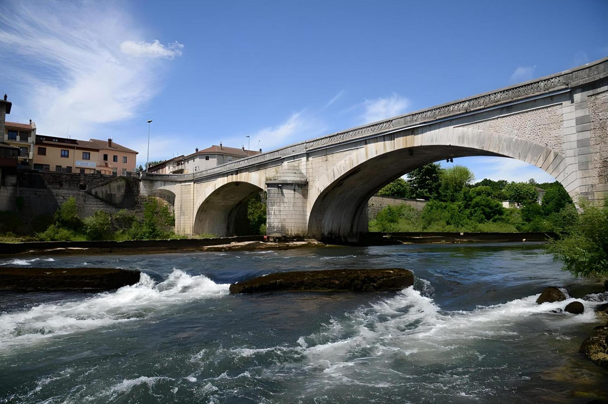 Gite L Ainstant A 2 Pas De La Riviere, Proche Cnpe Et A42 Neuville-sur-Ain 外观 照片